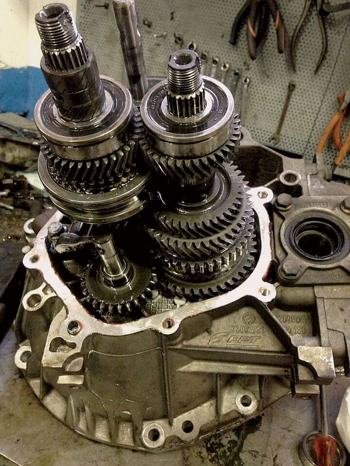 Dettaglio meccanico di un cambio smontato