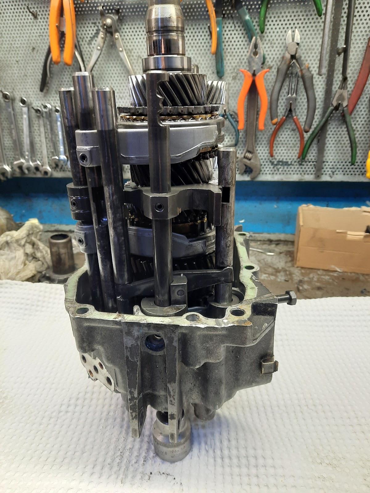 Interno officina Anastasi a Milano